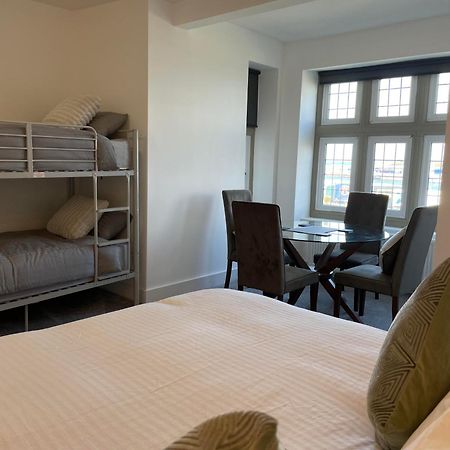 Harbour Watch Hotel Holyhead Buitenkant foto