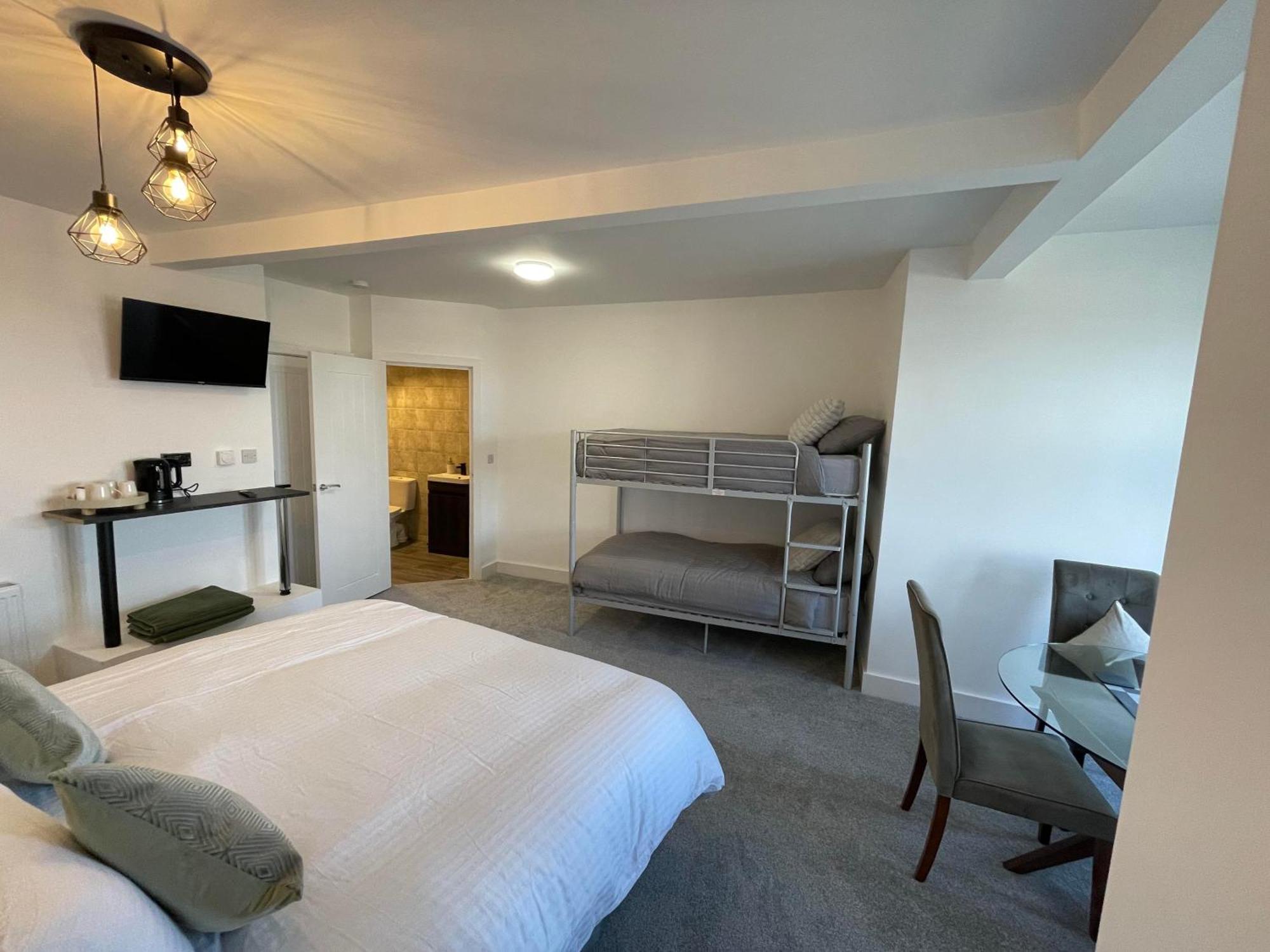 Harbour Watch Hotel Holyhead Buitenkant foto