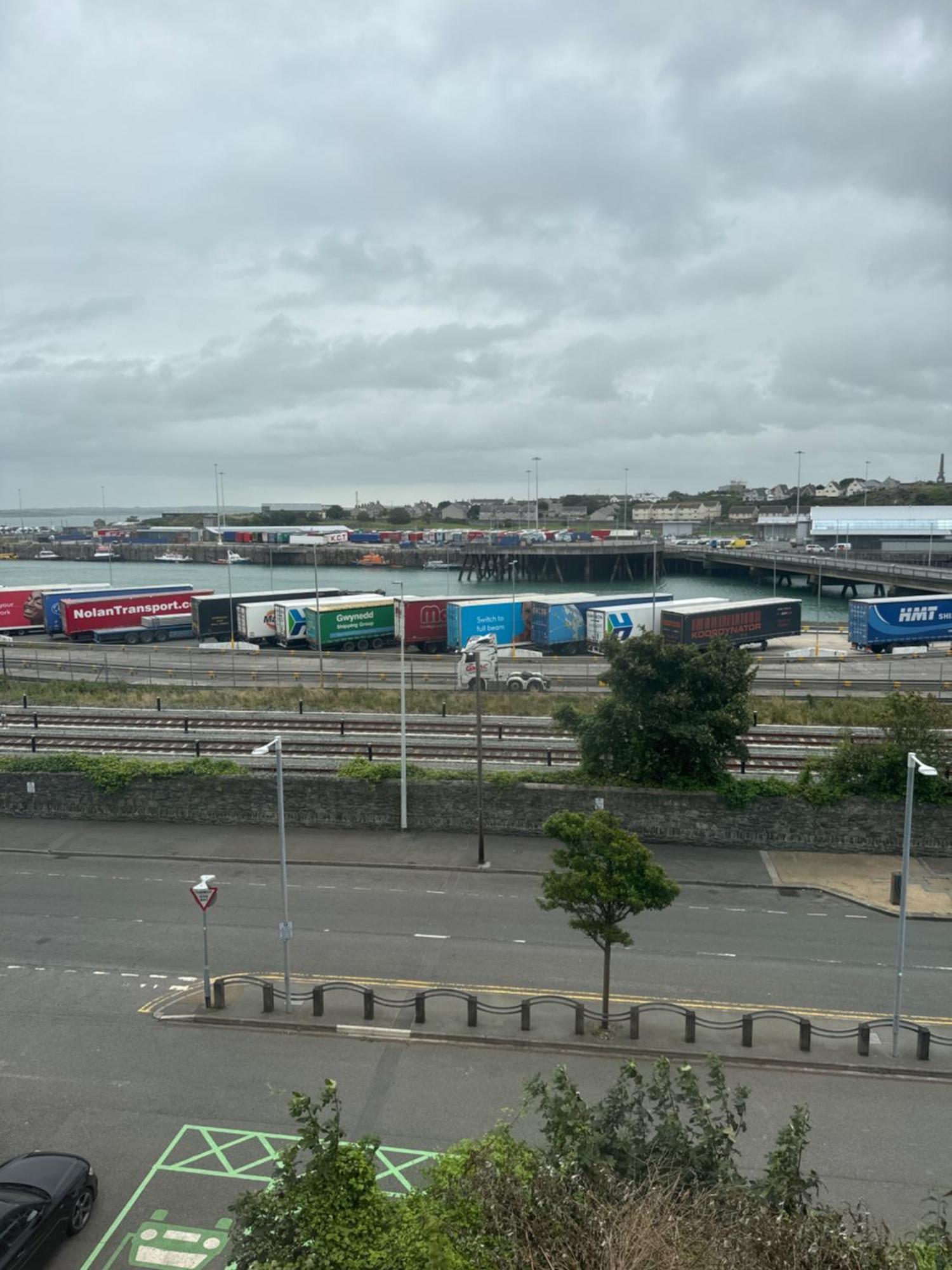 Harbour Watch Hotel Holyhead Buitenkant foto